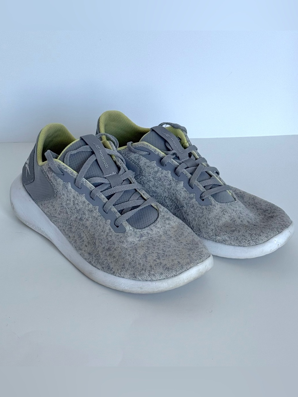 Reebok Women’s Size 9 Gray Knit Running Shoes Walking Sneakers